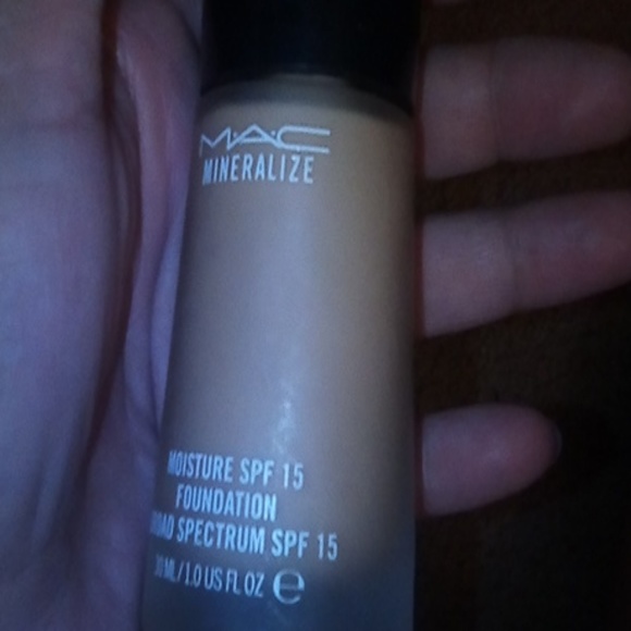 Mac foundation - Picture 3 of 4